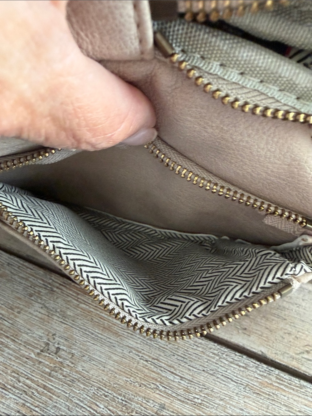 Urban Expressions Cream Leather Crossbody Sling Bag - Cream - Picture 5 of 6
